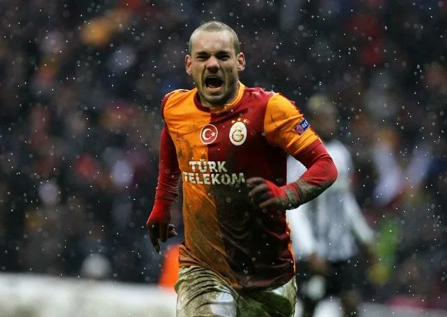 Galatasaraylı Sneijder'in menajerinden 'ayrılık' açıklaması